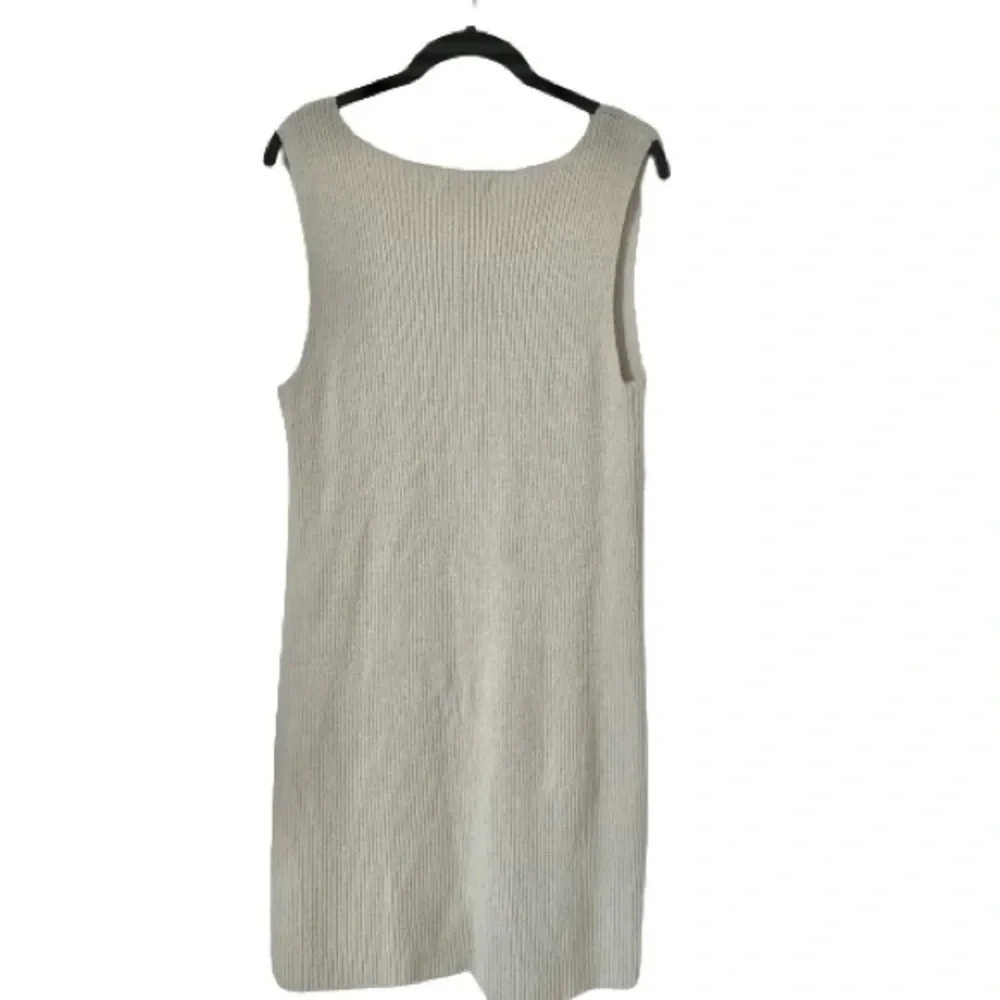 BB Dakota Women’s Sleeveless Knit Sweater Dress Size Medium Cream Mini V-Neck - Picture 2 of 8